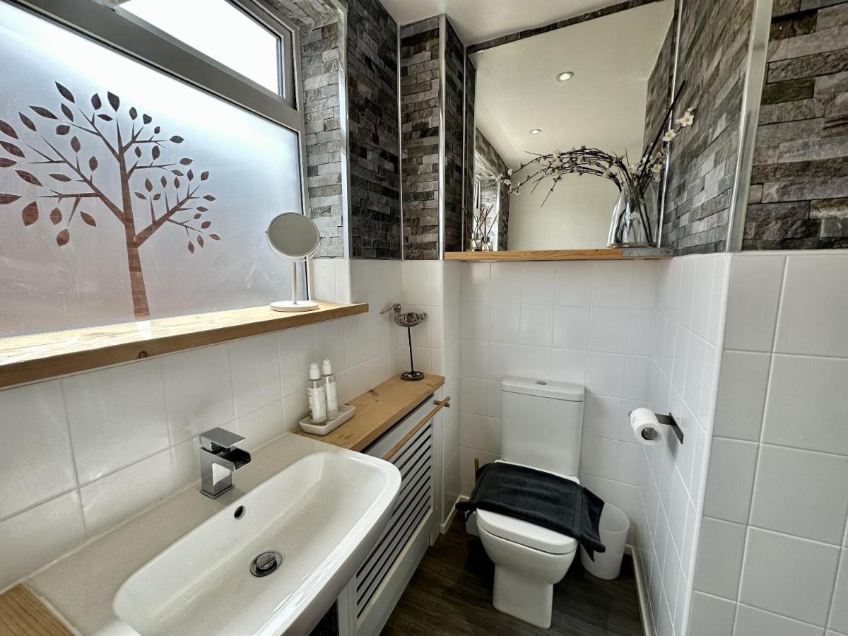 Вілла Fantastic 2-Bed House With Parking - Hosted By Hutch Lifestyle Лемінгтон-Спа Екстер'єр фото