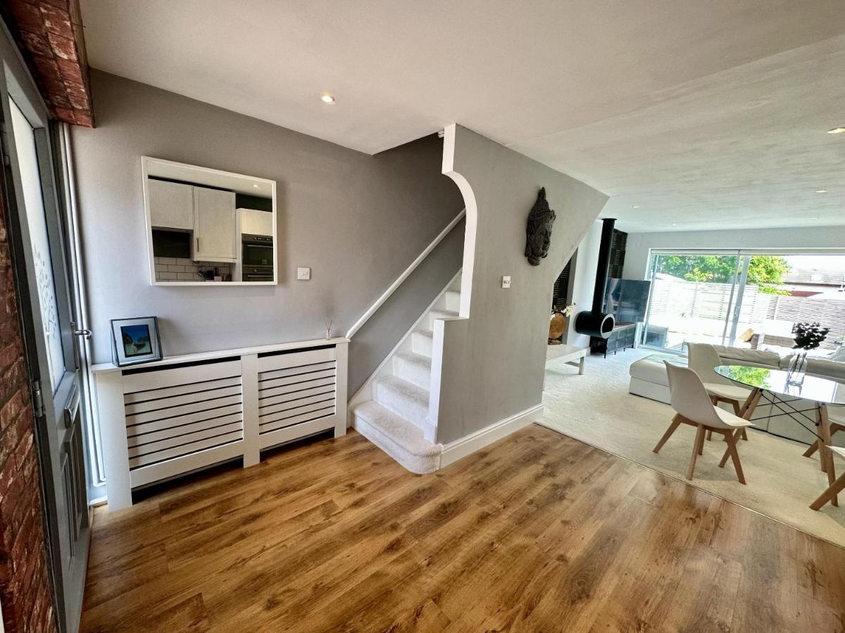 Вілла Fantastic 2-Bed House With Parking - Hosted By Hutch Lifestyle Лемінгтон-Спа Екстер'єр фото